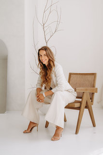 FOTKA - Dop�ejte si relaxa�n� zvukovou l�ze� Sound Healing s Kate�inou Rae