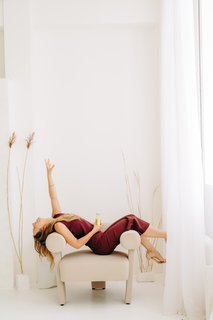 FOTKA - Dop�ejte si relaxa�n� zvukovou l�ze� Sound Healing s Kate�inou Rae