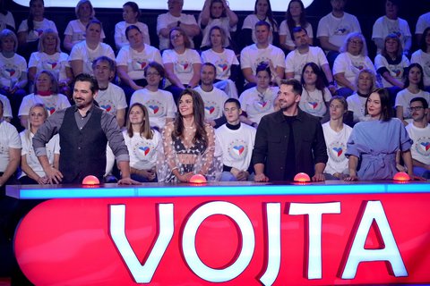 FOTKA - Nejkr�sn�j�� d�l v historii M�me r�di �esko! Denisa Pfauserov� v pr�hledn�m topu rozlo�ila cel� studio