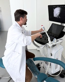 FOTKA - Endometri�za: nemoc, kter� m��e �en�m zm�nit �ivot. P�esto se o n� �asto mluv� a� po letech bolesti