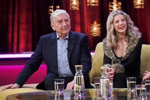 FOTKA - U Adely startuje: Narozeniny, �okol�da z no�n�ku a Mirek Donutil, kter� pije velmi