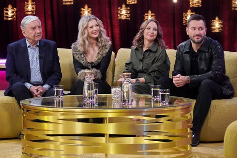 FOTKA - U Adely startuje: Narozeniny, �okol�da z no�n�ku a Mirek Donutil, kter� pije velmi