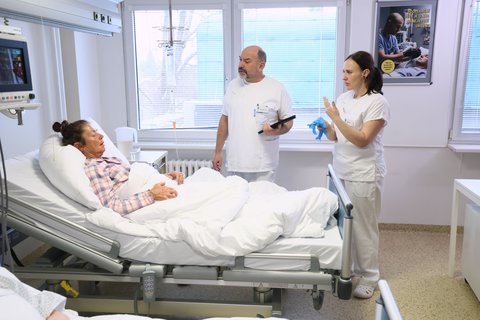 FOTKA - Z�chrana na posledn� chv�li: Po�ad Nemocnice 24/7 otev�r� dve�e urgentn�ho p��jmu