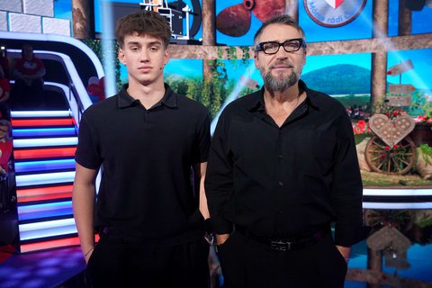 FOTKA - M�me r�di �esko: Rodinn� speci�l! Kraj�o junior hned �e�il honor��, Slez��ek funguje jako bankomat a z Absolonov� se stala Motyka