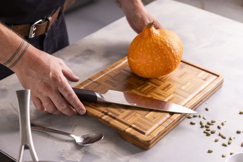 FOTKA - Elmich uv�d� na trh nov� kolekce no�� z dama�kov� a nerezov� oceli