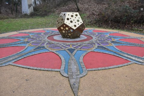 FOTKA - Hlavn� turistick� sezona na z�mku Lou�e�