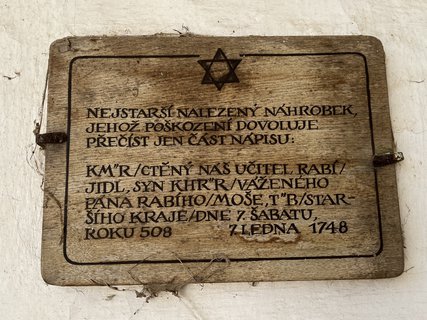 FOTKA - �idovsk� h�bitov v D�ev�kov�