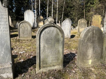 FOTKA - �idovsk� h�bitov v D�ev�kov�