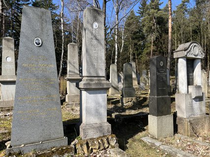 FOTKA - �idovsk� h�bitov v D�ev�kov�