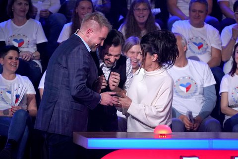 FOTKA - M�me r�di Lucii! Klenot �esk� hudebn� sc�ny slav� kulatiny v M�me r�di �esko