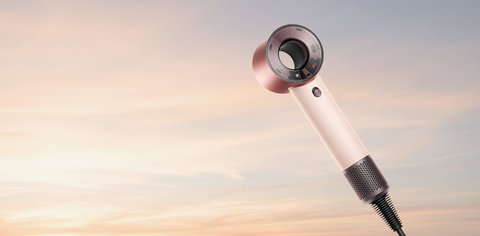 FOTKA - Dyson p�edstavuje nov� vysou�e� vlas� Supersonic Travel