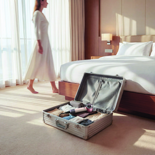 FOTKA - Dyson p�edstavuje nov� vysou�e� vlas� Supersonic Travel