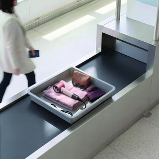 FOTKA - Dyson p�edstavuje nov� vysou�e� vlas� Supersonic Travel