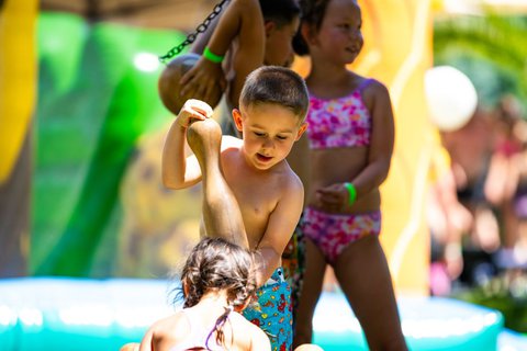 FOTKA - Pie��any jako va�e  nejlep�� leto�n� rozhodnut�