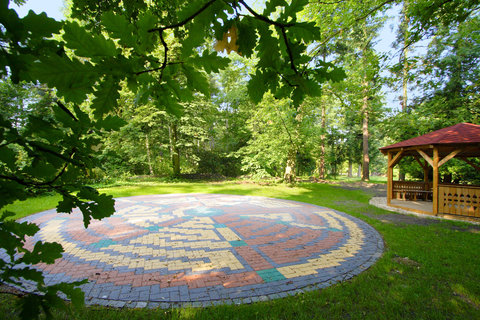 FOTKA - Hlavn� m�sto pro oslavu Sv�tov�ho dne labyrint�?  Jednozna�n� Labyrint�rium Lou�e�