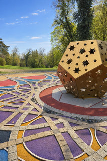 FOTKA - Hlavn� m�sto pro oslavu Sv�tov�ho dne labyrint�?  Jednozna�n� Labyrint�rium Lou�e�