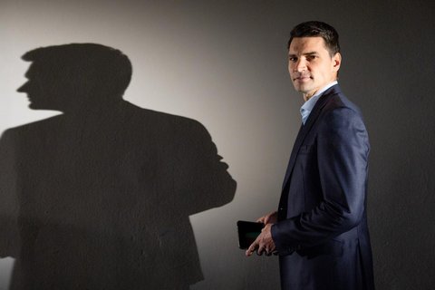 FOTKA - Daniel Stach tv��� nov�ho diskusn�ho po�adu �esk� televize Na dosah