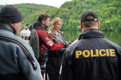 FOTKA - Krimin�lka Slapy: Pod hladinou 2 se vrac�: Novou �adu pos�l� Ivana Ch�lkov� a Marek N�mec