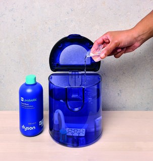 FOTKA - Jake Dyson p�edstavuje novou generaci produkt�, kter� vid�, p�em��lej� a reaguj�