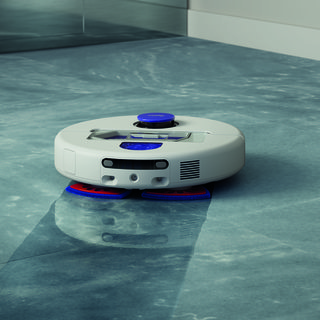 FOTKA - Jake Dyson p�edstavuje novou generaci produkt�, kter� vid�, p�em��lej� a reaguj�
