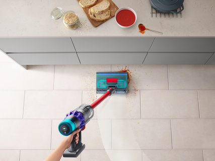 FOTKA - Jake Dyson p�edstavuje novou generaci produkt�, kter� vid�, p�em��lej� a reaguj�