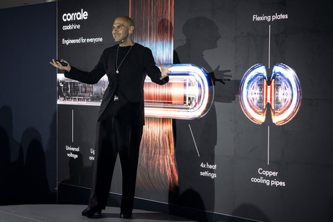 FOTKA - Dyson m�n� pravidla vlasov�ho stylingu. V Ath�n�ch p�edstavil nov� technologie