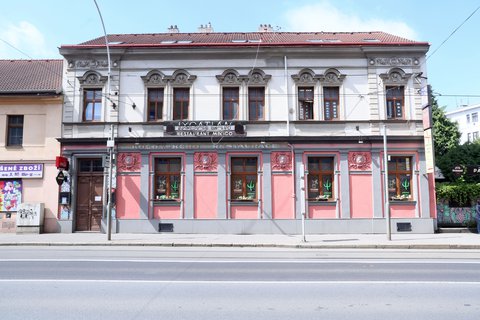 FOTKA - Ano, ��fe! d�l 7: Jak se restauraci Pancho�s da�� dnes? A jak na nat��en� vzpom�naj� m�stn�?
