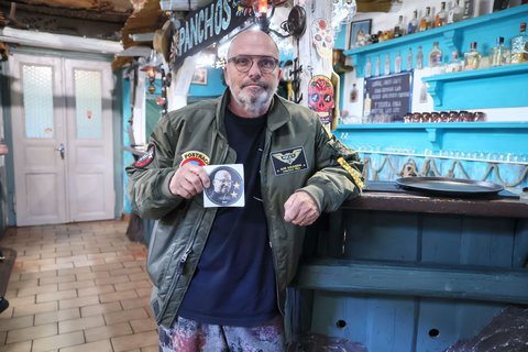 FOTKA - Ano, ��fe! d�l 7: Jak se restauraci Pancho�s da�� dnes? A jak na nat��en� vzpom�naj� m�stn�?