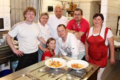 FOTKA - Ano, fe!  Restaurace U svatho Filipa a Jakuba, Praha