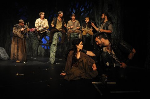 FOTKA - Muzikl Robin Hood pln prask Divadlo Kalich k prasknut