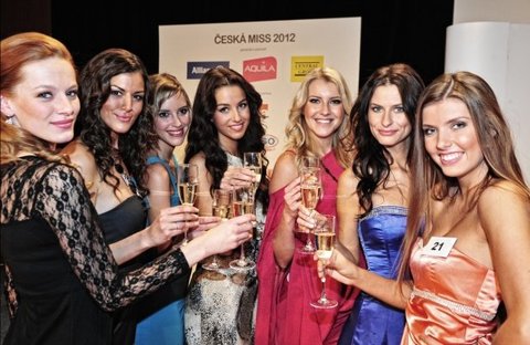 FOTKA - Finalistky soute esk Miss 2012