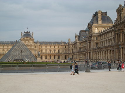 FOTKA - Pa na vozku - den prvn - Louvre