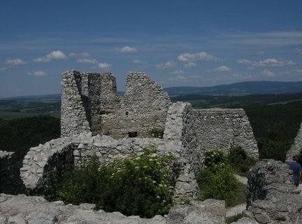 FOTKA - achtice: Za hrabnkou Bathoryovou a M. R. tefnikem