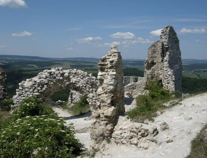 FOTKA - achtice: Za hrabnkou Bathoryovou a M. R. tefnikem