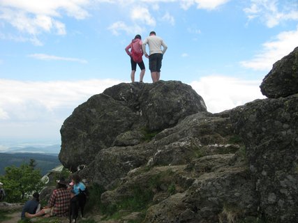 FOTKA - Dobrodrustv na umav - nron vstup na vrchol Ostrho