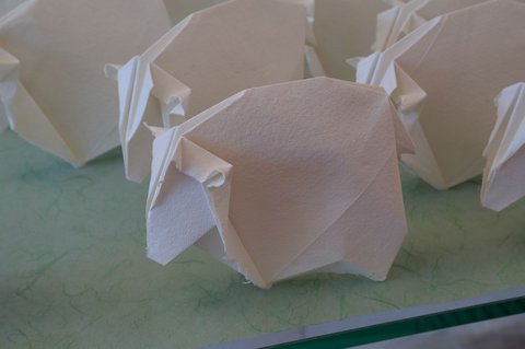 FOTKA - Krsu paprovho umn origami pedvd nov vstava vLetohrdku Mitrovskch
