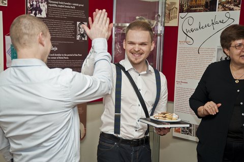 FOTKA - Vtz poadu MasterChef Petr Jon poktil svou kuchaku