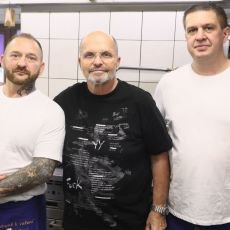 Ano, ��fe! 1. d�l: Jak si vede restaurace nyn�?