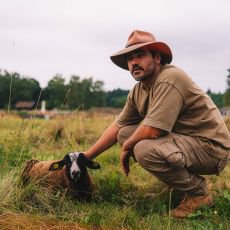 Farma Vojty Kotka, dl 5: Bouka pinese sousedskou vpomoc, prce zpomal prjem ovc a Vojta zan vhat