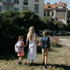 Hola, �kola brzy zavol�. P�ipravte se na n�vrat.