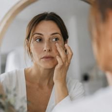 T�hotenstv�, antikoncepce nebo menopauza: jak hormony ovliv�uj� �ensk� o�i