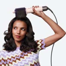 Dyson m�n� pravidla vlasov�ho stylingu. V Ath�n�ch p�edstavil nov� technologie
