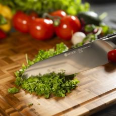 Elmich uv�d� na trh nov� kolekce no�� z dama�kov� a nerezov� oceli