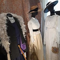 Výstava Síla módních doplňků - klobouky a kabelky