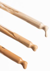 UOGA UOGA Tekutý minerální make-up a sérum s SPF 20 UOGA UOGA Tekutý minerální make-up a sérum s SPF 20