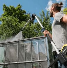 Pro� se vyplat� nepodcenit jarn� �i�t�n� sklen�ku