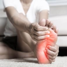 Chodidlo jako senzor: Ztr�ta citlivosti m��e v�st i k bolestem zad