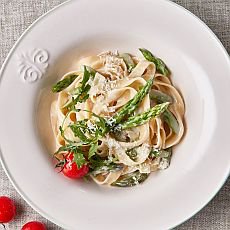 Tagliatelle s chřestem a omáčkou 4 formaggi Tagliatelle s chřestem a omáčkou 4 formaggi