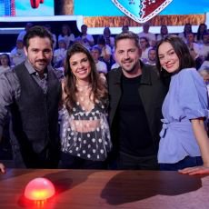 Nejkr�sn�j�� d�l v historii M�me r�di �esko! Denisa Pfauserov� v pr�hledn�m topu rozlo�ila cel� studio