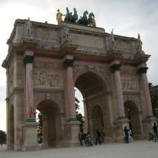 Paříž na vozíku - den první Louvre - Champs Elys Paříž na vozíku - den první Louvre - Champs Elys
